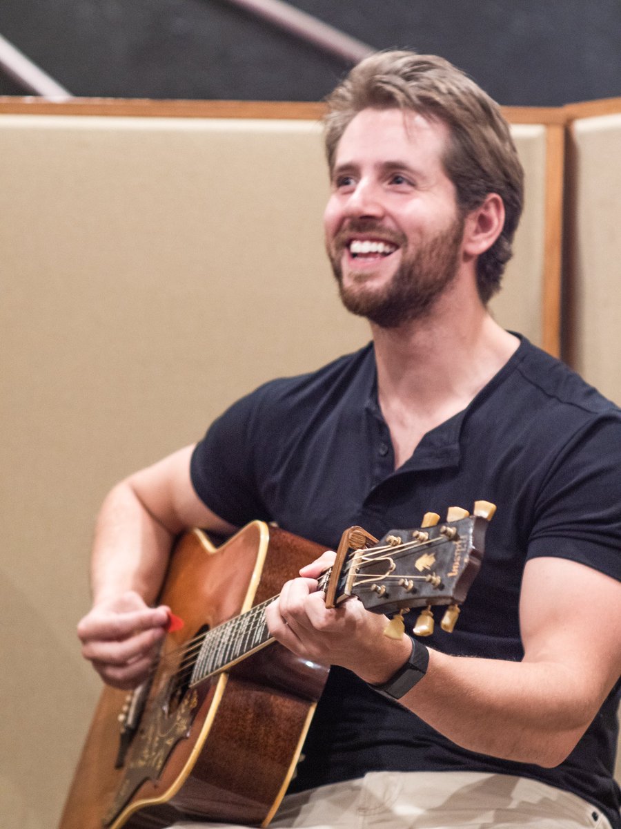 CharlieDeCarlo7's tweet image. What a great first day back in the studio! Can’t wait to share my new EP, “Mirrors,” with everyone!#newmusic #music #producer #studio #studiolife #producerlife #gibson