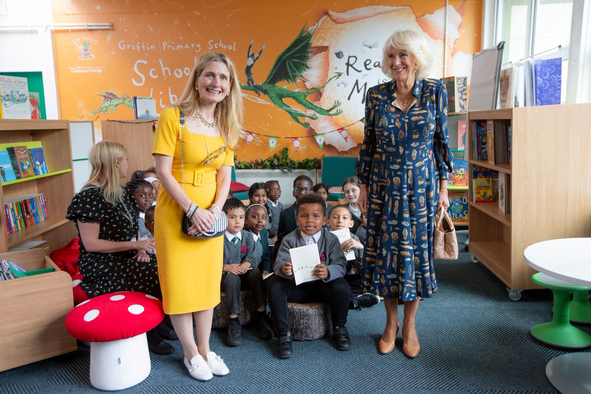thebookseller's tweet image. .@CressidaCowell and the Duchess of Cornwall have visited @griffinprimary in Wandsworth, to open a &quot;life-changing&quot; library, one of six pilot primary schools selected to take part in Cowell’s flagship #LifeChangingLibraries project! More here: bit.ly/3cYMKYM