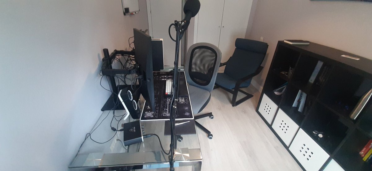 Nacmanha's tweet photo. @JayzTwoCents #jaywhatdoyouthink13 Node 202 with AMD 2600, RX 580 8gg, 16gb 3200, toughpower 80+ gold 600w. I know its not the latest but it still works, will update when the market allows, feedback appreciated! https://t.co/S5Ekjp8LTU
