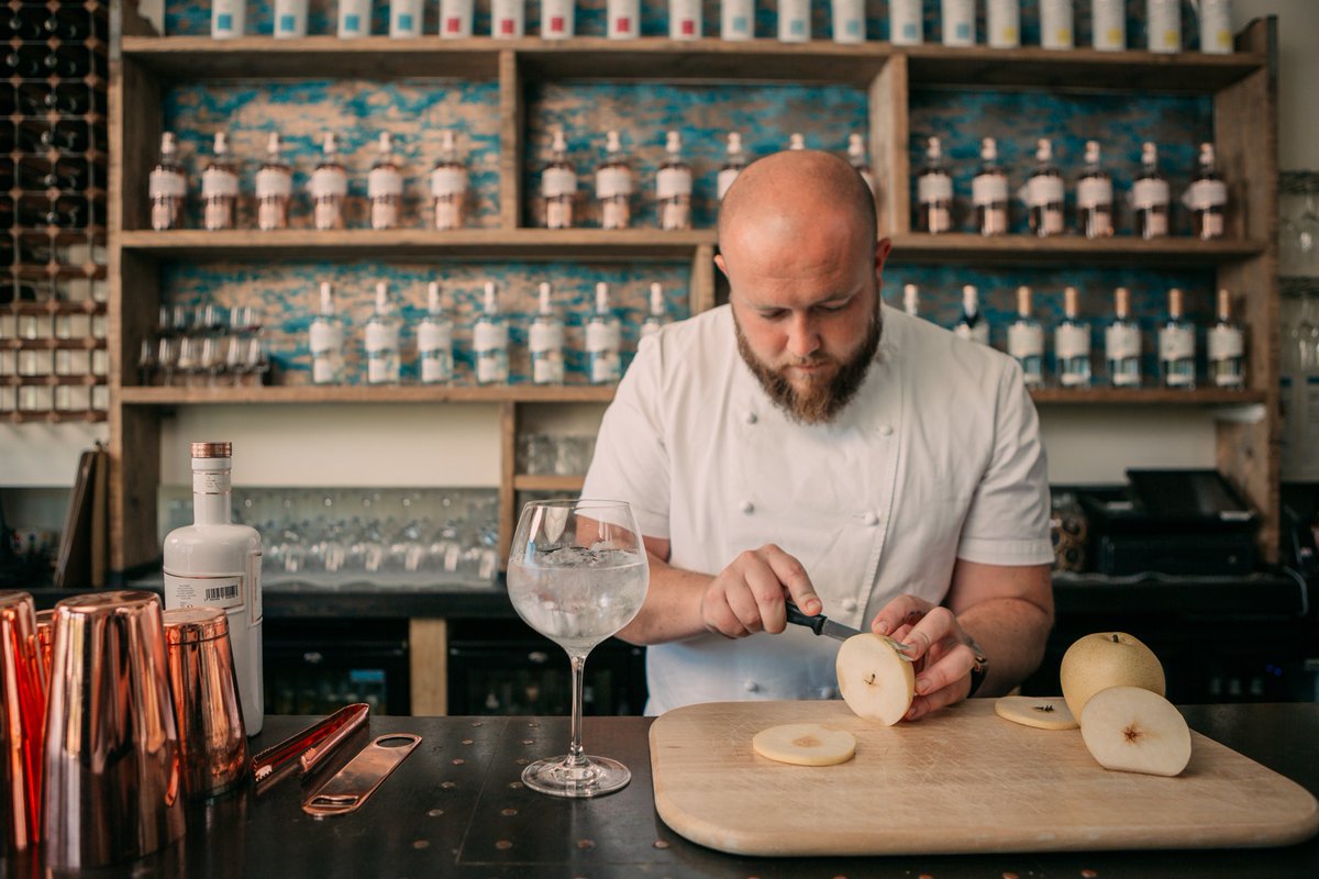 pobhotels's tweet photo. We have a rather special cocktail recipe to share with you..🍸
Created by world-renowned chef Niall Keating @Whatley_Manor this ‘Restless’ Salcombe Gin Cocktail is a collaboration with the team at @SalcombeGin:
https://t.co/uZu4aIRkY5 https://t.co/NGby0W7U45