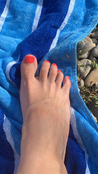 nice day at lake https://t.co/LLCQLxkeWk