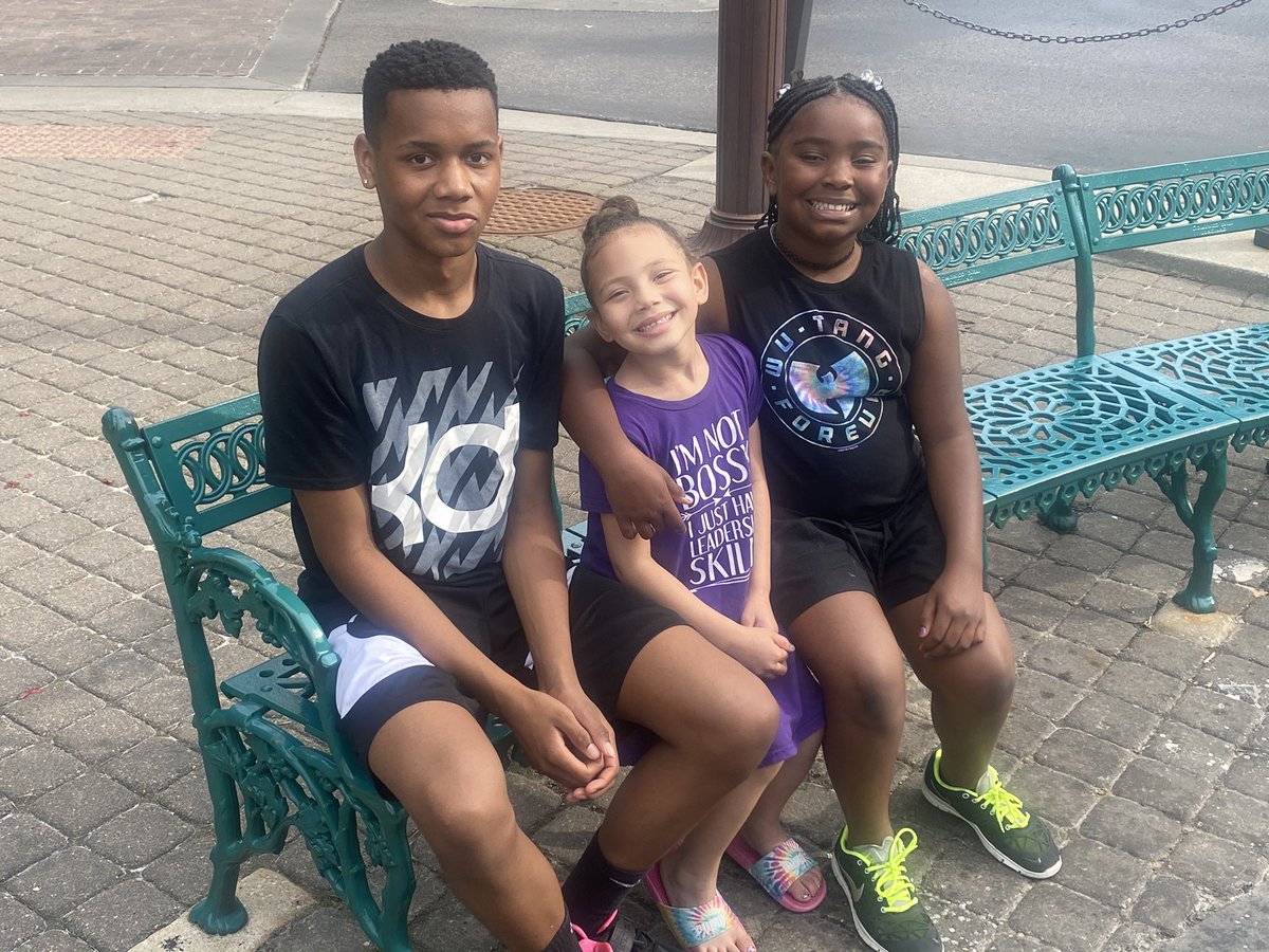 Niki Alexander tweet media