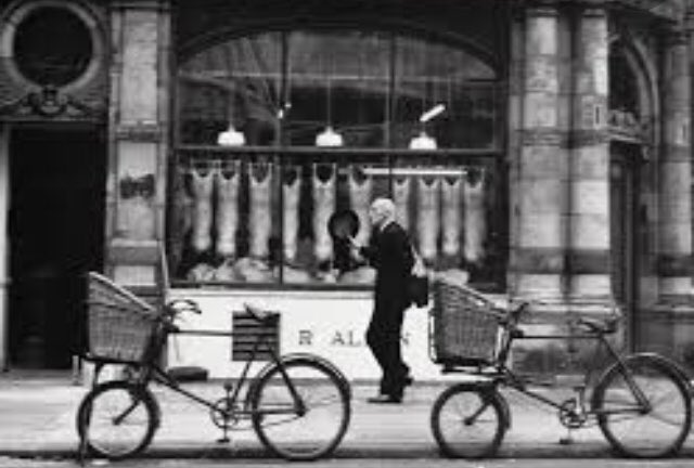 Another day of wreaking division...an ideal moment to celebrate Dorothy Bohm turning 97. A woman who saw the humanity on every street corner. Happy birthday from us!