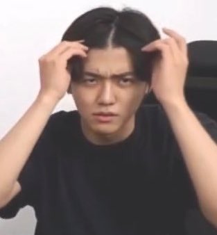 ถ้าอยากให้ผมอยู่ข้างๆ ก็แสกกลางสิคับ