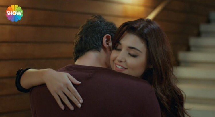 asioigle2013's tweet photo. #HayatDivinity22J #HayMur 

Ohh no quiere que se vaya 😍😍😍😍😍 https://t.co/2CapNTisCI