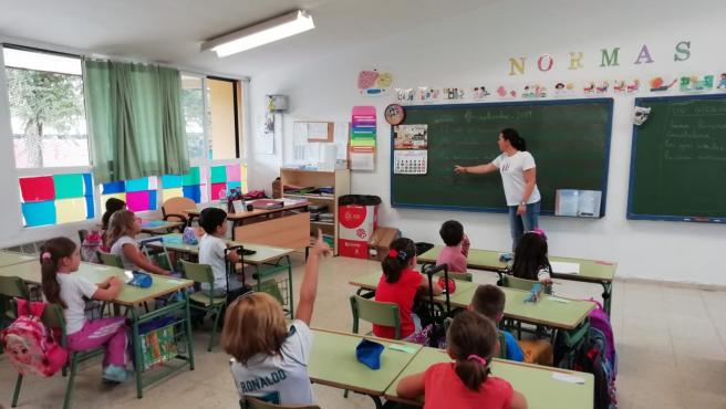 MurciaNoticias's tweet photo. SIDI (@SIDIMURCIA )presenta más de 4.000 firmas de docentes por la continuidad de las plazas Covid de los centros educativos

https://t.co/WpENWamP3I https://t.co/dUnA4QHlfU