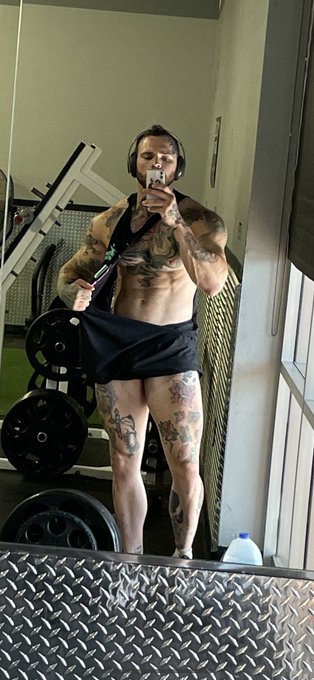 Hot n sweaty.💪❤️ https://t.co/E3y05QTVrt
