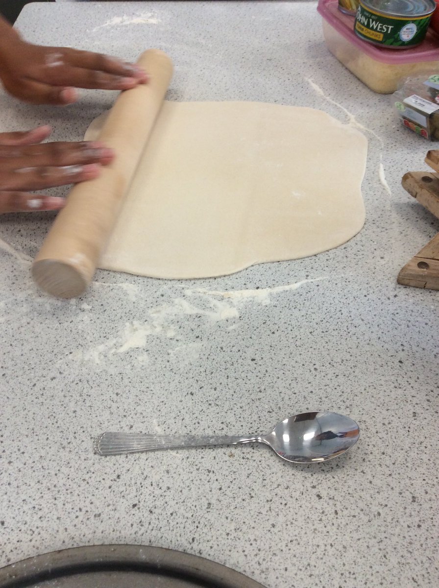 RipleyFood's tweet photo. Super Pizzas from 7T1 and 7T3 today! Excellent kneading, rolling and decorating. #stuffedcrust #pizzafortea ๐งโ๐ณ๐ฉโ๐ณ๐@ripleystthomas https://t.co/87CVO46MWx