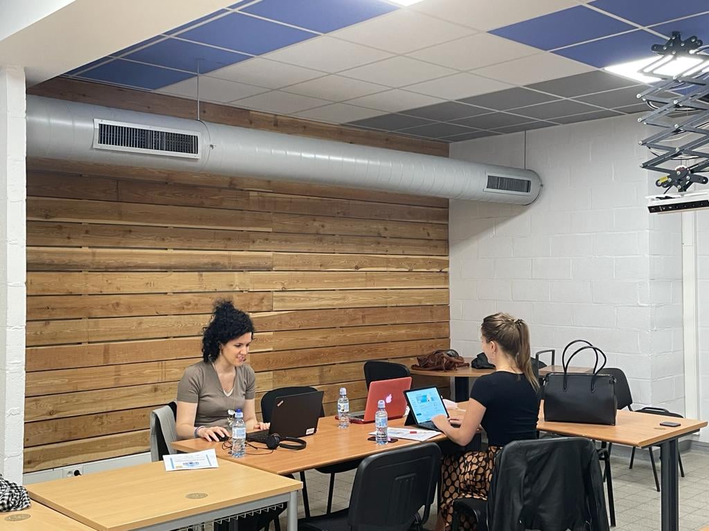 2021Epac's tweet photo. Behind the scenes 👀
Be ready and join us at 6PM!
 📌https://t.co/NZ9ci5esxE

#Digitaldisparity
#ShareWithEPAC https://t.co/cWCjVAw56D