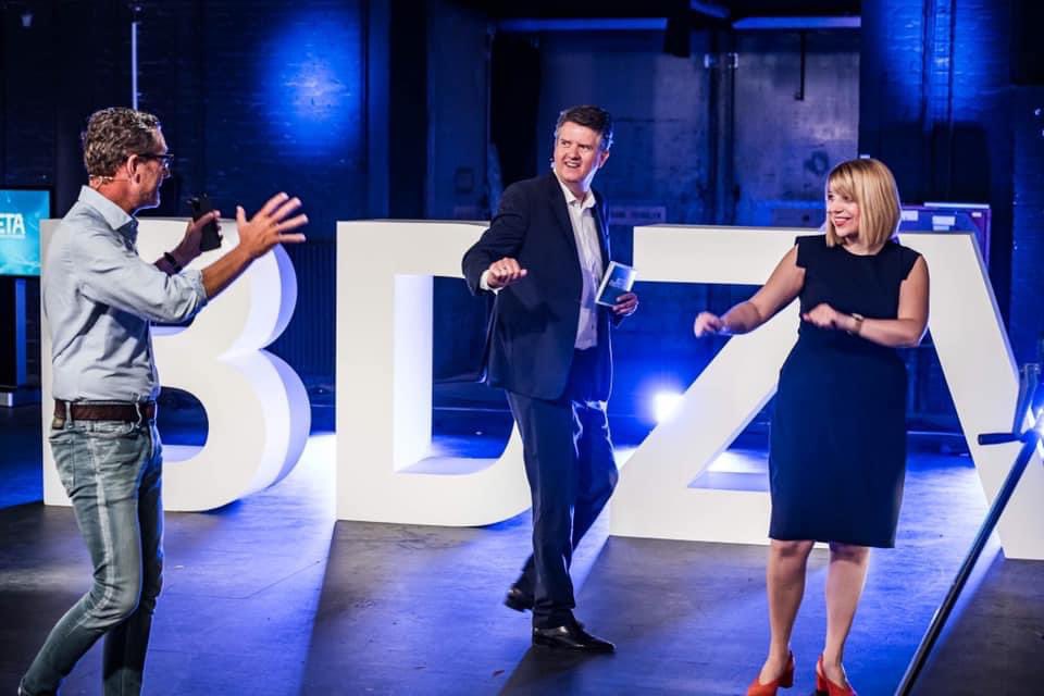 KaiDiekmann's tweet photo. Ich hatte viele verzweifelte Anrufe von Freunden & Fans, die meinen Auftritt im Live-stream des @BdzvPresse beim #beBETA2021 letzte Woche verpasst haben. Ihnen kann jetzt geholfen werden: https://t.co/KYQeRDOlk1 https://t.co/wMwNR0LFyM
