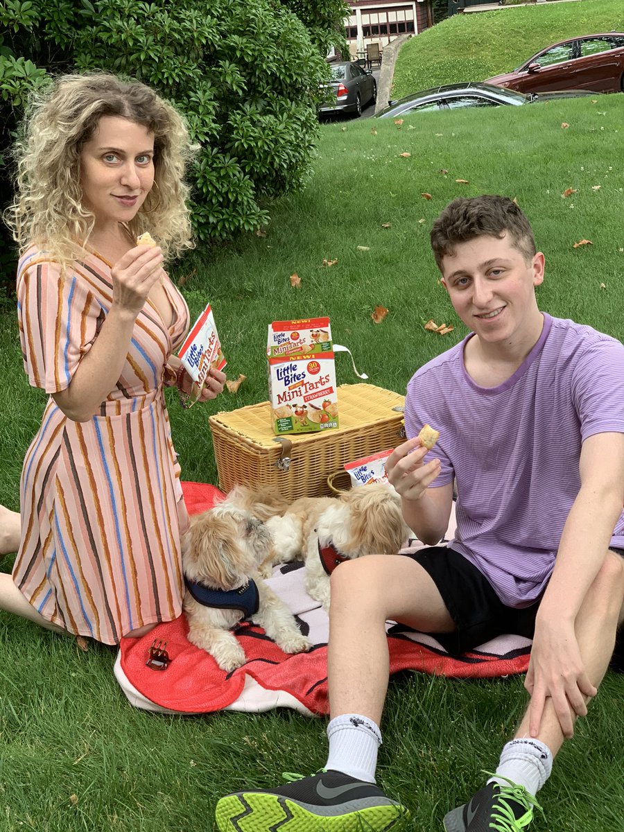 MelissaSChapman's tweet photo. #Sponsored For a chance to win a $25 gift card and coupons to purchase #Littlebites you must tweet as follows  “Celebrate the #FillYourSummerwithFun Sweepstakes with #LoveLittleBites for the chance to win NEW Little Bites Mini Tarts and more! Good luck! https://t.co/6piWRV0Go1 https://t.co/X1Bf0Z31pz