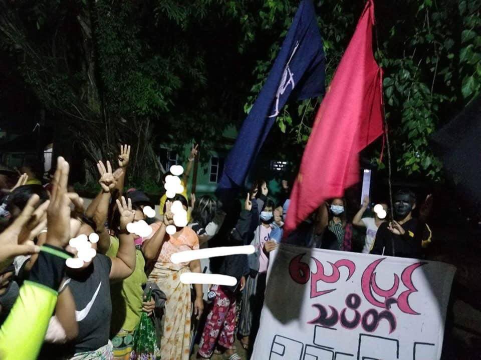 ChristineKt's tweet photo. Residents of NyawPyin Village,Launglon staged a protest even at night rejecting dictatorship. #WhatsHappeningInMyanmar  #June22Coup  #UnfetteredAccessForAids https://t.co/zHPy5uu9j3