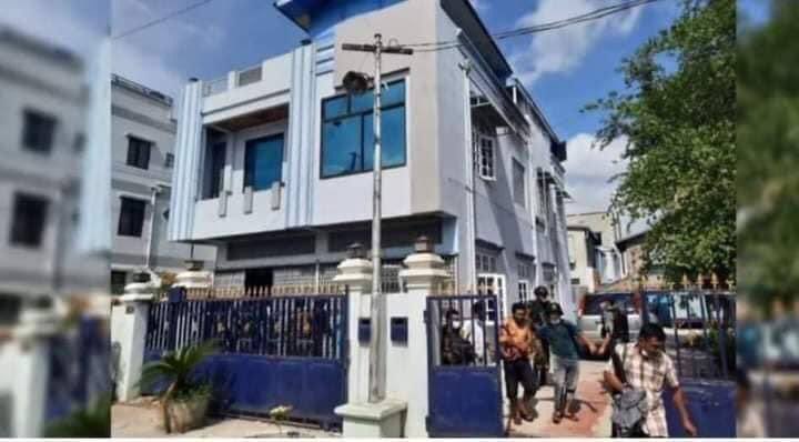 2021Revtweets's tweet photo. Tw // blood 
A hostel turn to a heartbreaking place due to the military terrorists brutally attacked youths with lethal weapons. Reportedly, 2 got killed and 6 got abducted.
#UnfetteredAccessForAids 
#June22Coup 
#WhatsHappeningInMyanmar https://t.co/NRBqnVKDi7