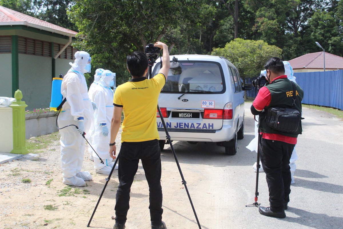 22 Jun 2021 | Selasa :
Sesi rakaman video Tutorial Tatacara Pengurusan Jenazah Orang Islam Covid-19 (Jabatan Sukarelawan Malaysia) oleh Unit Media Ibupejabat RELA di 
<a href="/ALARM_Malaysia/">ALARM</a>, Sg. Udang, Melaka.
<a href="/KDNPUTRAJAYA/">KDN🇲🇾</a> <a href="/dhzhamzah/">Hamzah</a> <a href="/IsmailSaid087/">DS Dr. Ismail Mohamed Said</a> <a href="/wandahlan/">Wan Ahmad Dahlan</a> <a href="/yahyakgc/">Yahya Sulaiman</a> <a href="/SazaliZin/">Mohd Sazali Mohd Zin</a>