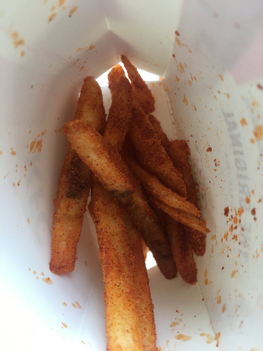 SakinaHamid9's tweet photo. KFC's spicy fries when others order them vs when I order them https://t.co/9nsuGGFBwz