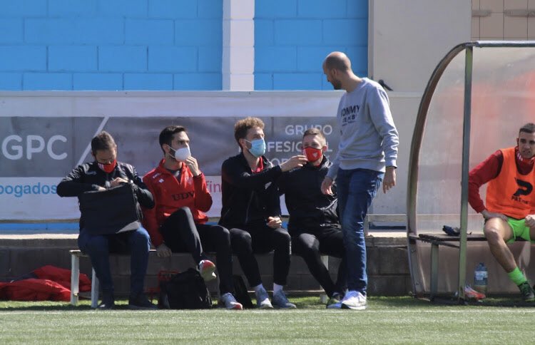 Cierro una etapa de tres años que me lo ha cambiado todo. 

¡Gracias <a href="/RaulPaje/">Raul Paje</a> , David y <a href="/EricLiraFer/">Eric Lira Fernández</a> ! 

¡Gracias <a href="/UD_Viladecans/">UD Viladecans</a> !