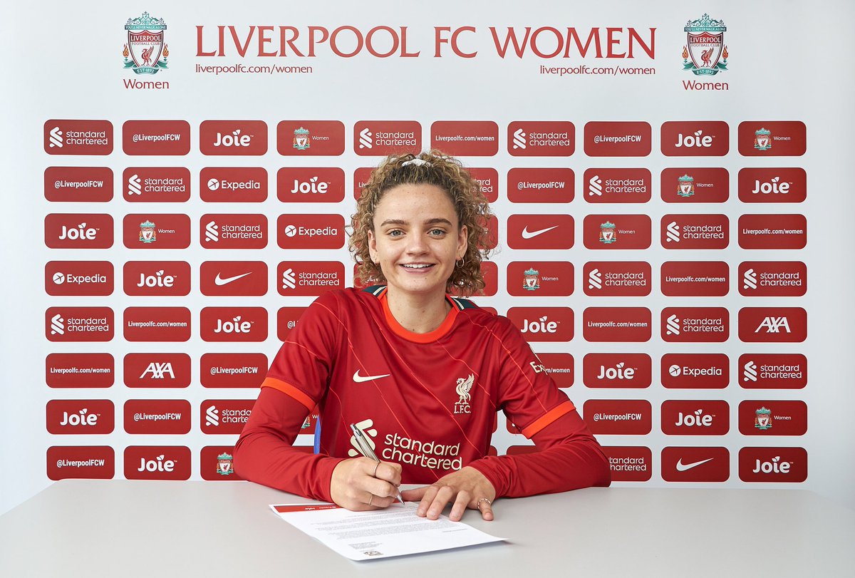 kiernan_leanne's tweet photo. Delighted to say that I will be joining this amazing club! Can’t wait to get started ♥️ @LiverpoolFCW https://t.co/rOn2pCnYs3