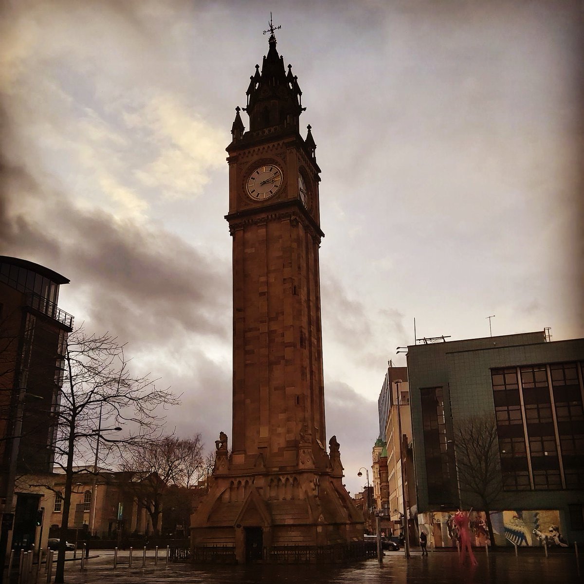 UkTravelling's tweet photo. The Albert Memorial Clock (more commonly referred to as the Albert Clock) is a clock tower situated at Queen's Square in Belfast, Northern Ireland. It was completed in 1869 and is one of the best known landmarks of Belfast.
#belfast #northernireland #albertclock #landmark https://t.co/H6sKzNm682