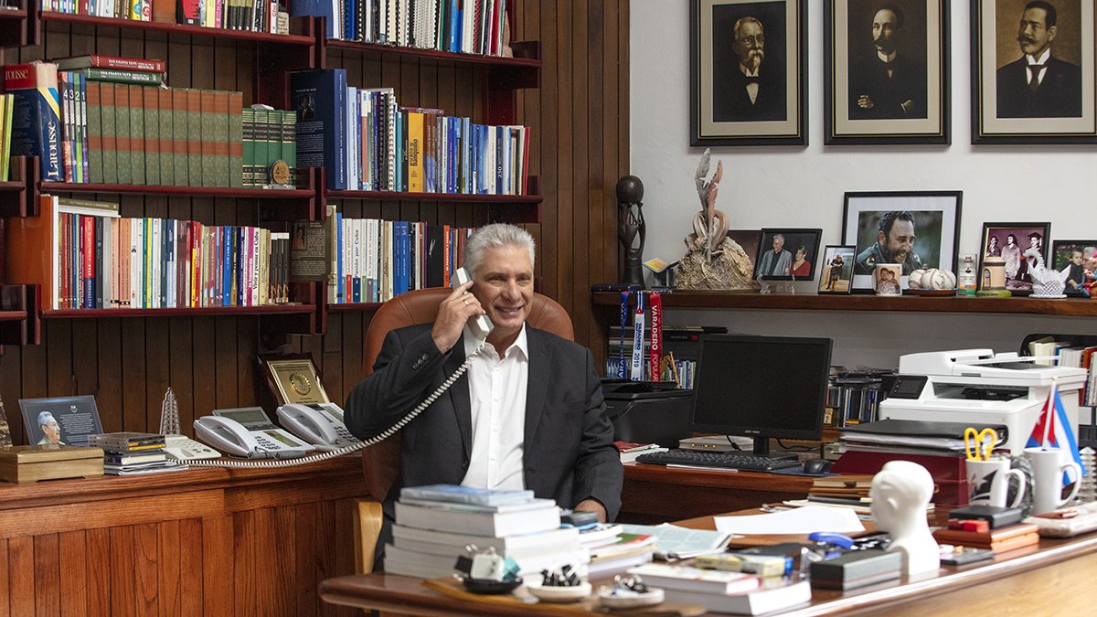 El presidente <a href="/DiazCanelB/">Miguel Díaz-Canel Bermúdez</a> conversó hace sólo minutos con el presidente de #Rusia, Vladimir Putin, en ocasión de conmemorarse este #22Junio el 80 aniversario del inicio de la #GranGuerraPatria. 

El primer secretario trasladó la admiración y gratitud al heroico pueblo soviético.