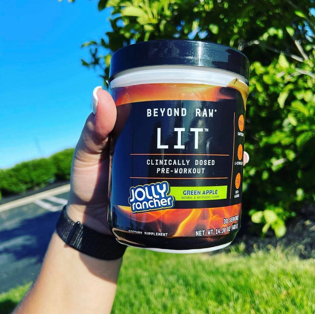 BeyondRaw's tweet image. This is INTENSE! 🥵 Get a rush of energy and intense focus with sweet, sweet JOLLY RANCHER Green Apple LIT. 🍏 Snag a tub now at your local @GNCLiveWell or online now. 😤 bddy.me/3zPz38g