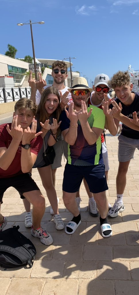 LMitermitte's tweet photo. Plus beau jour de ma vie j’ai vu @jul entrain de tourner un nouveau clip de son nouvel album à cannes 🙏🏼❤️ #jul #cannes https://t.co/pMw6ixkaeL