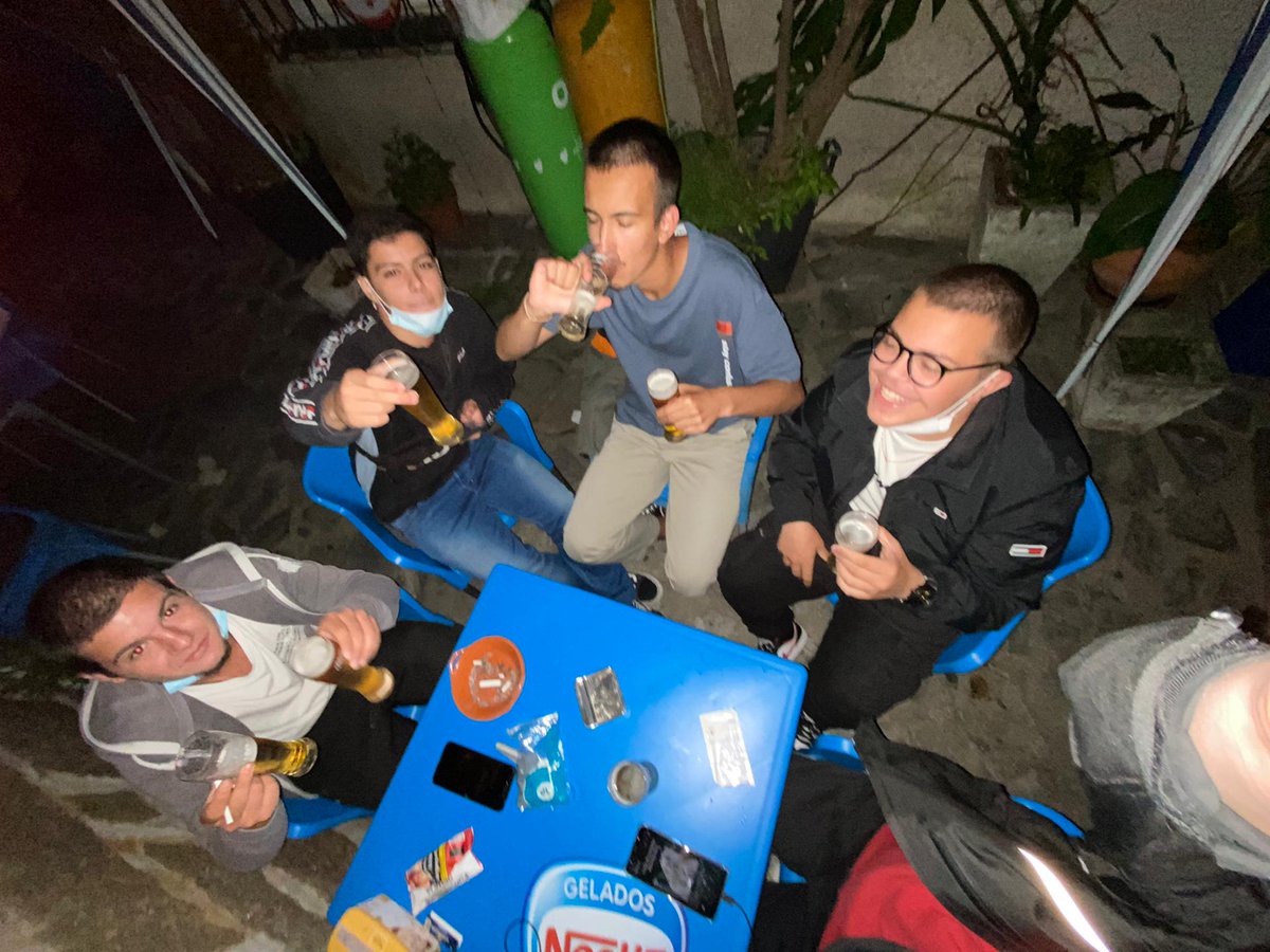 Molelos é outro mundo

<a href="/RafaG88377072/">Rafa'G</a> 
@_sentaputa_ 
<a href="/diogo_dsousa/">Diogo Sousa</a> 
<a href="/xano04/">xano</a>