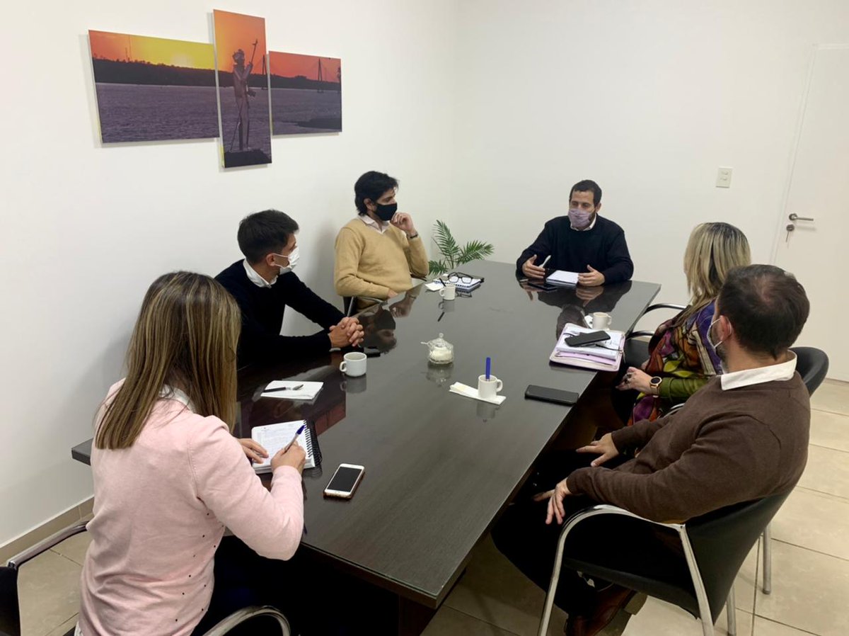 FondoMisiones's tweet photo. 🆕 Esta mañana, en el marco del Programa Economía del Conocimiento, nos reunimos con @lucasaromero  (Dip. y Coord. del Polo Tic Mnes.), Solange Schelske (Dir. de la Esc. de Robótica de Misiones)  y Ramiro Aranda (Dir. en Esc. Secundaria de Innovación de Mnes.), https://t.co/0EbK1m09TS