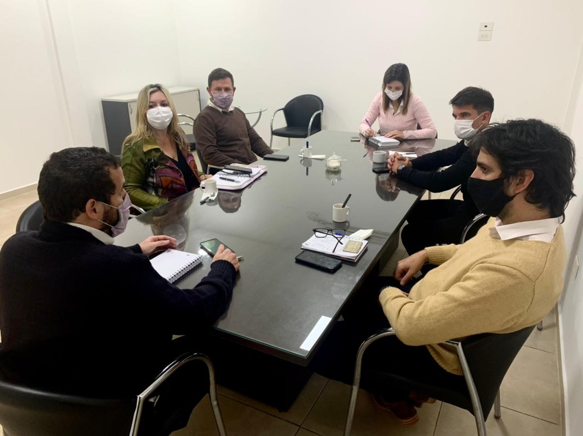 FondoMisiones's tweet photo. 🆕 Esta mañana, en el marco del Programa Economía del Conocimiento, nos reunimos con @lucasaromero  (Dip. y Coord. del Polo Tic Mnes.), Solange Schelske (Dir. de la Esc. de Robótica de Misiones)  y Ramiro Aranda (Dir. en Esc. Secundaria de Innovación de Mnes.), https://t.co/0EbK1m09TS