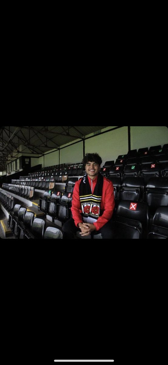 Happy to sign my first contract for <a href="/chorleyfc/">Chorley FC</a> ❤️✍️