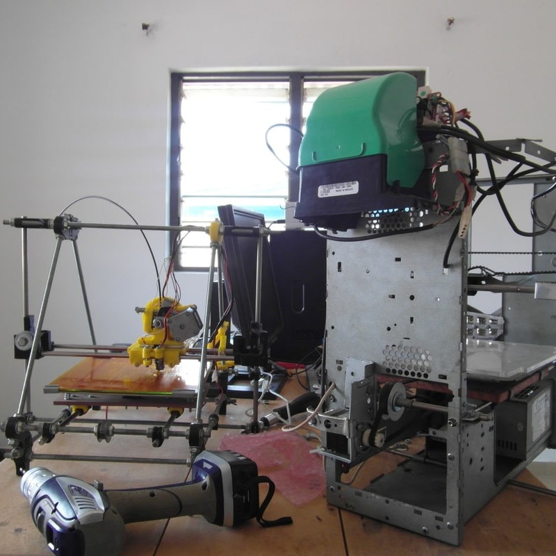 Meet @sename_  , Togolese architect and anthropologist, founder of WoeLabs, a network of tech-hubs aiming to make everyone equal in the face of the digital revolution. With his community, he launched half a dozen startups.💪🏾 #socialgood #sustainability #afrofuturism #meetafrica