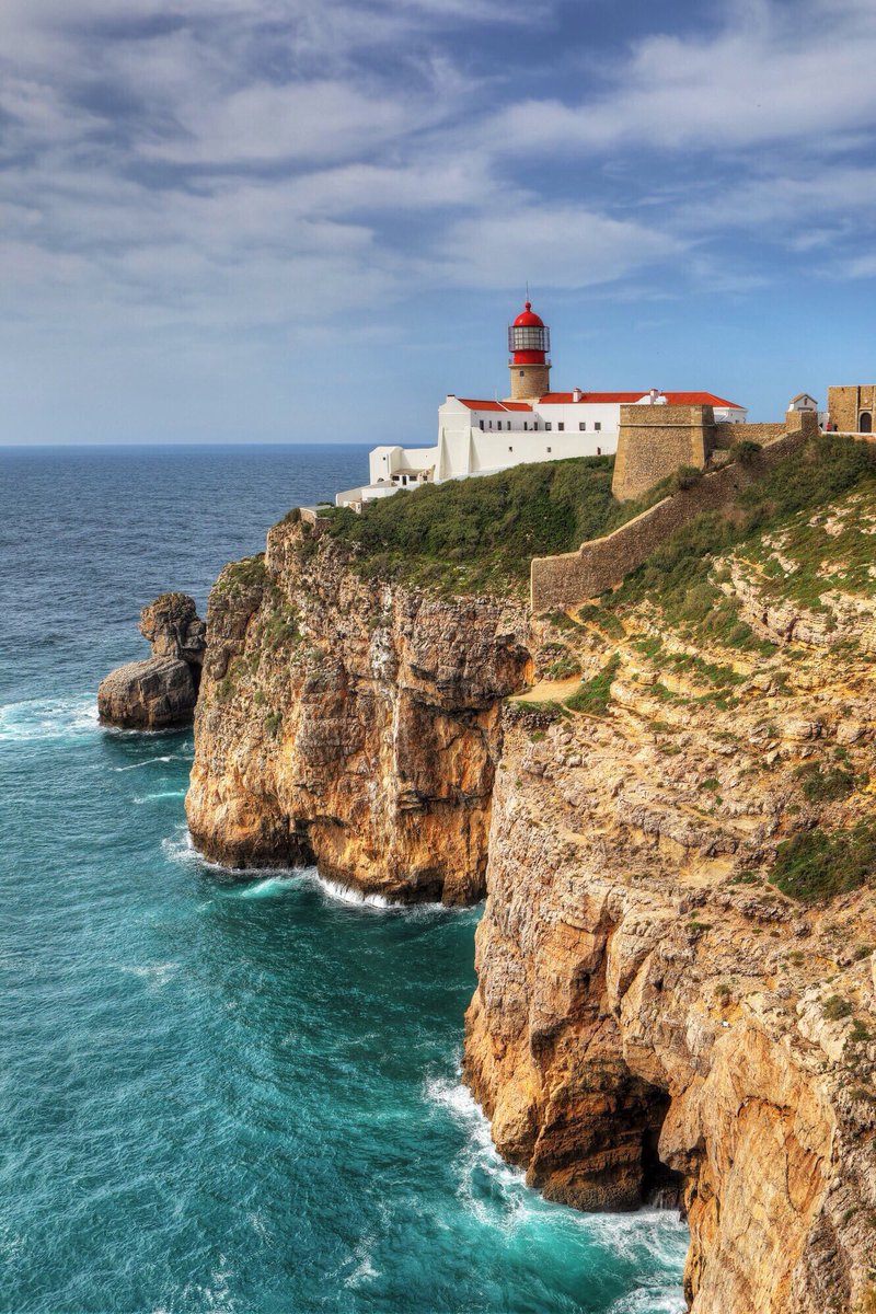 MagicalEurope's tweet image. The #Lighthouse of Cabo de São Vicente (Portuguese: Farol do Cabo de São Vicente) is beacon/lighthouse located along the coastal peninsula of Sagres Point in #Portugal