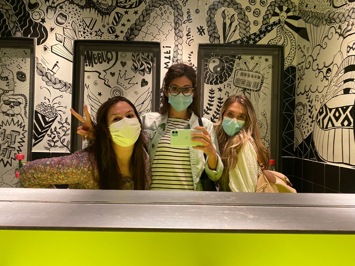CarmelaCantero's tweet photo. Terminado el curso de Google Ads y con la presentación hecha... Estamos de vacaciones 💥💥 Gracias a todos los profes!! Nos vemos en septiembre @aulaCM 🚀🚀 @paulasanromanmk @anroigar #compismolonas #cursogoogleads https://t.co/IgQ1xHvGDW