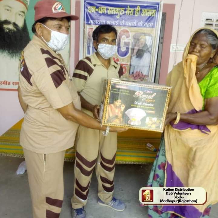 Pinkyinsan06's tweet photo. #Foodbank
#humanity
#welfare
#foodforneedy
#FastForNation
#FastingToEndHunger
#saintRamRahimJi
#saintDrMSG https://t.co/hjc1rgQxe4
