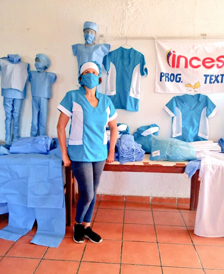 NvaInces's tweet photo. #22Jun En el marco Carabobo 2️⃣0️⃣0️⃣, Inces Nueva Esparta, realizó exposición de uniformes médicos y kits quirúrgicos elaborados por Brigada  del  Programa textil #CaminoACarabobo con @Wuikelman @eduardopiate2 @NicolasMaduro @DanteRivasQ 🇻🇪 https://t.co/y4IRfdFzbj