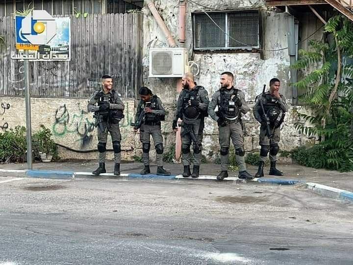 m_zaa75's tweet photo. Photos from Sheikh Jarrah now in occupied Jerusalem which looks like a military base. 

#SaveSheikhJarrah 
#savesilwan 
#انقذوا_حي_الشيخ_جراح https://t.co/BglZM1bxad