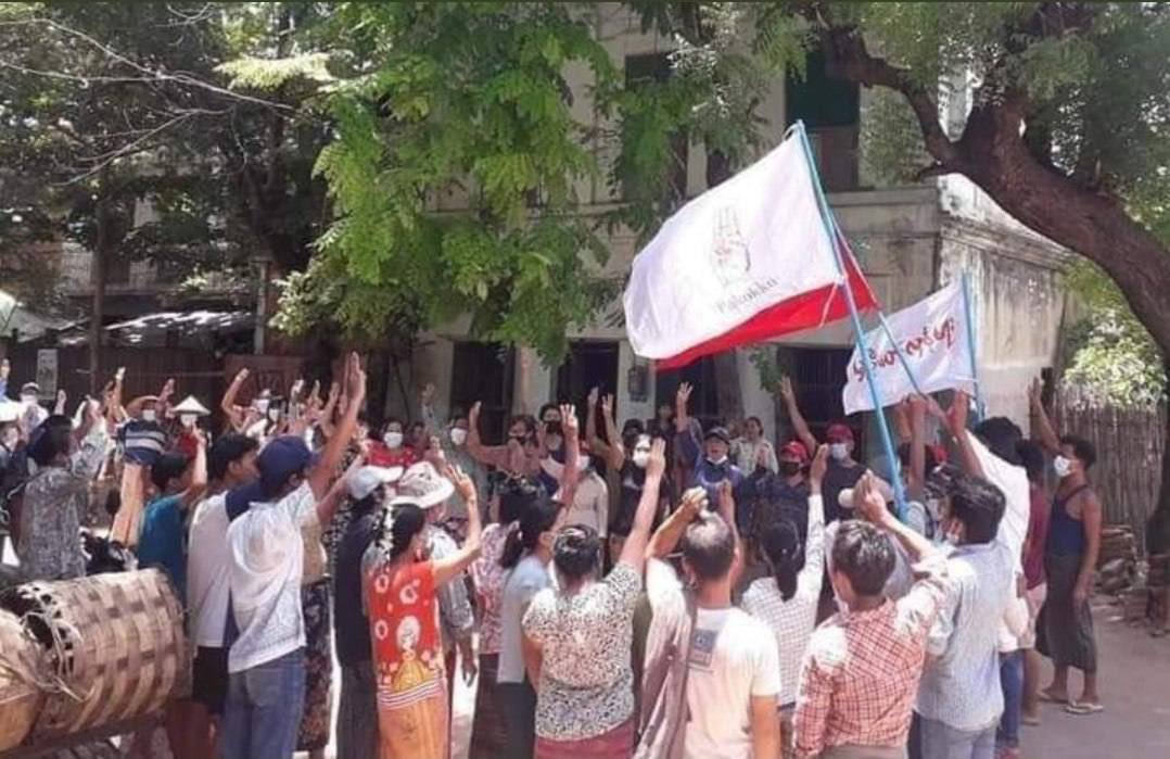 cario_real's tweet photo. The locals of Pakokku, Magway marched and protested against the dictatorship, demaning to end dictator.  #June22Coup #WhatsHappeningInMyanmar https://t.co/m1reDE3jqO