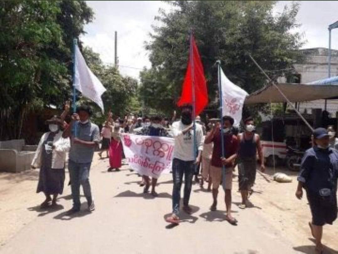 The locals of Pakokku, Magway marched and protested against the dictatorship, demaning to end dictator. 
#June22Coup #WhatsHappeningInMyanmar