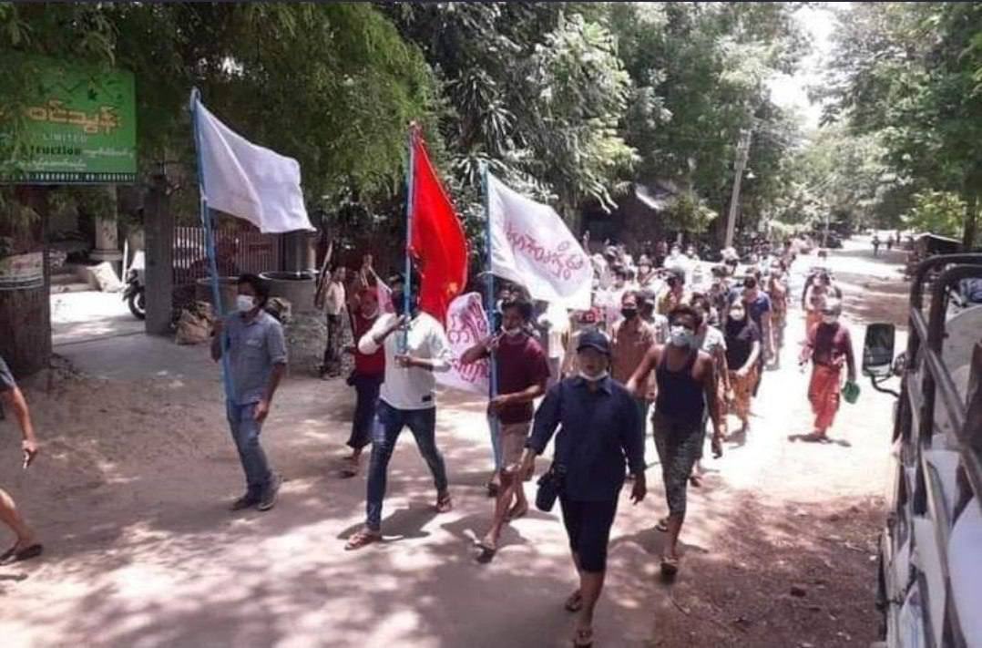 cario_real's tweet photo. The locals of Pakokku, Magway marched and protested against the dictatorship, demaning to end dictator.  #June22Coup #WhatsHappeningInMyanmar https://t.co/m1reDE3jqO