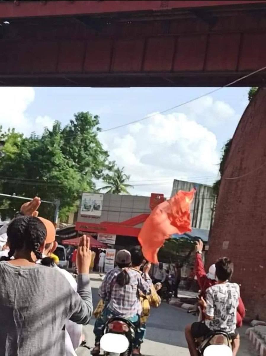 2021Revtweets's tweet photo. Anti coup guerrilla motorbikes strike was held by a group of Sagaing youths this afternoon. 
#WhatsHappeningInMyanmar 
#June22Coup https://t.co/nk1AocgZEv