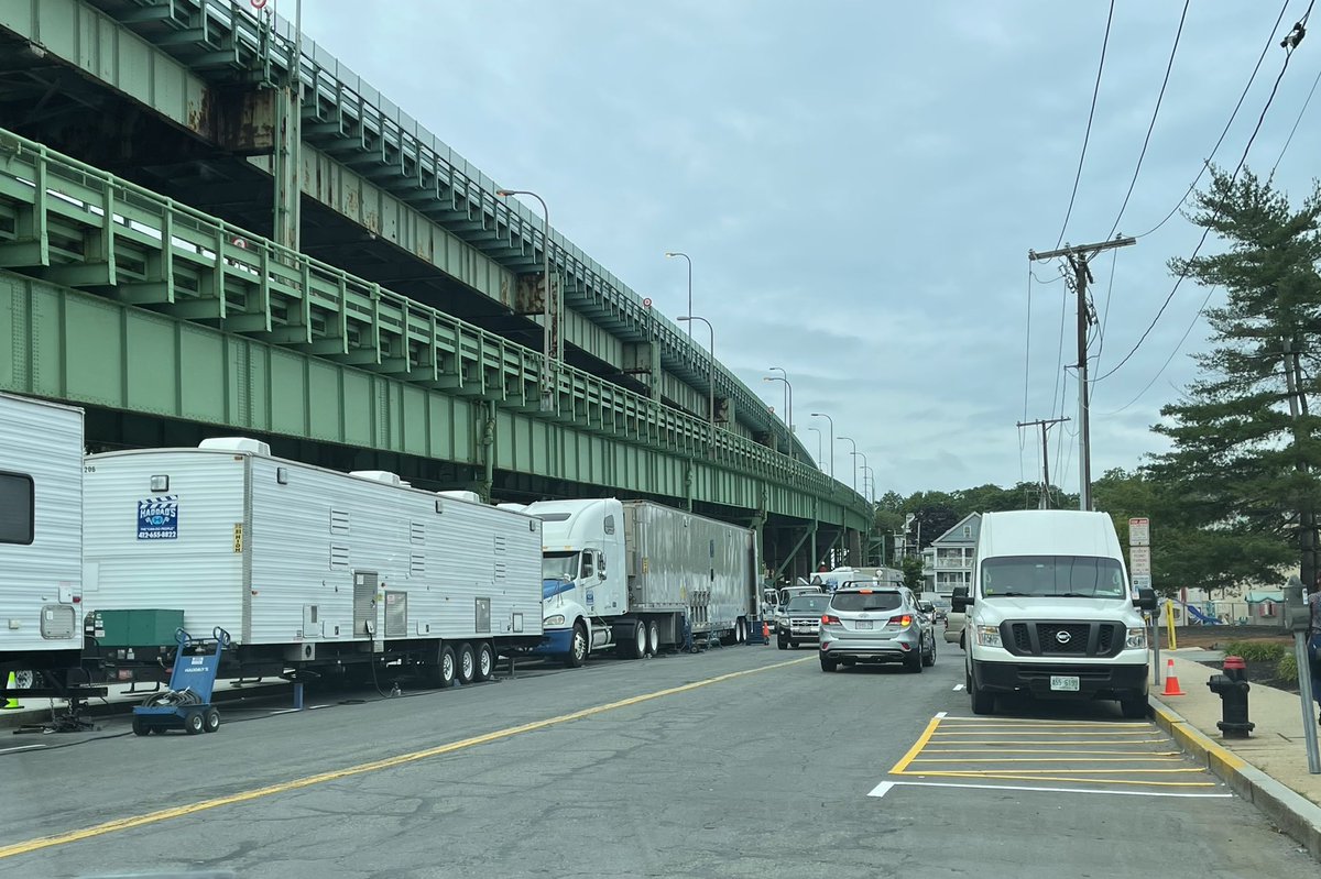 ChelseaScanner's tweet photo. Looks like they are #filming in #Chelsea Today… Setting up at Dillons Russian Steam Bath.... #MenInTowels 🤣 #ChelseaMA *Avoid Arlington Street Ext. https://t.co/iXq5MaW8nF