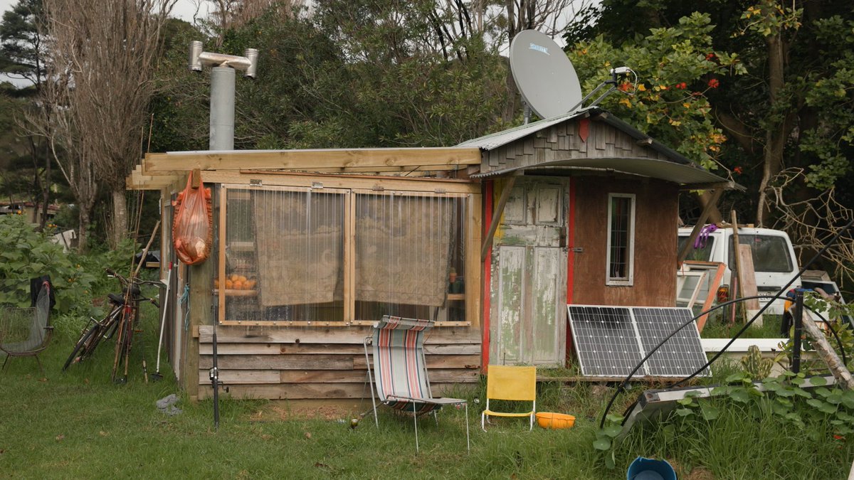 callirachel's tweet photo. Part luck and a lot of patience, longterm Great Barrier Island resident Patrick O’Shea has built this house entirely from recycled materials. That’s the island’s old police car!! #DatelineSBS #goingoffgrid https://t.co/lsP3e8rW9D