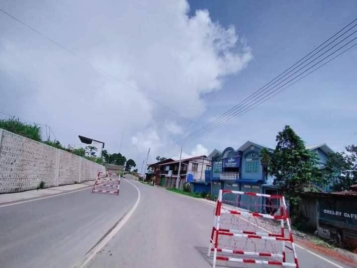 ChristineKt's tweet photo. Scenes of empty streets and markets of Mindat in which Junta declared Martial Law. 70% of IDPs are too afraid to return. The CDF &amp; Junta have agreed to ceasefire 14 days in Mindat. #UnfetteredAccessForAids #June22Coup  #WhatsHappeningInMyanmar https://t.co/Bsu0QM4Yi8