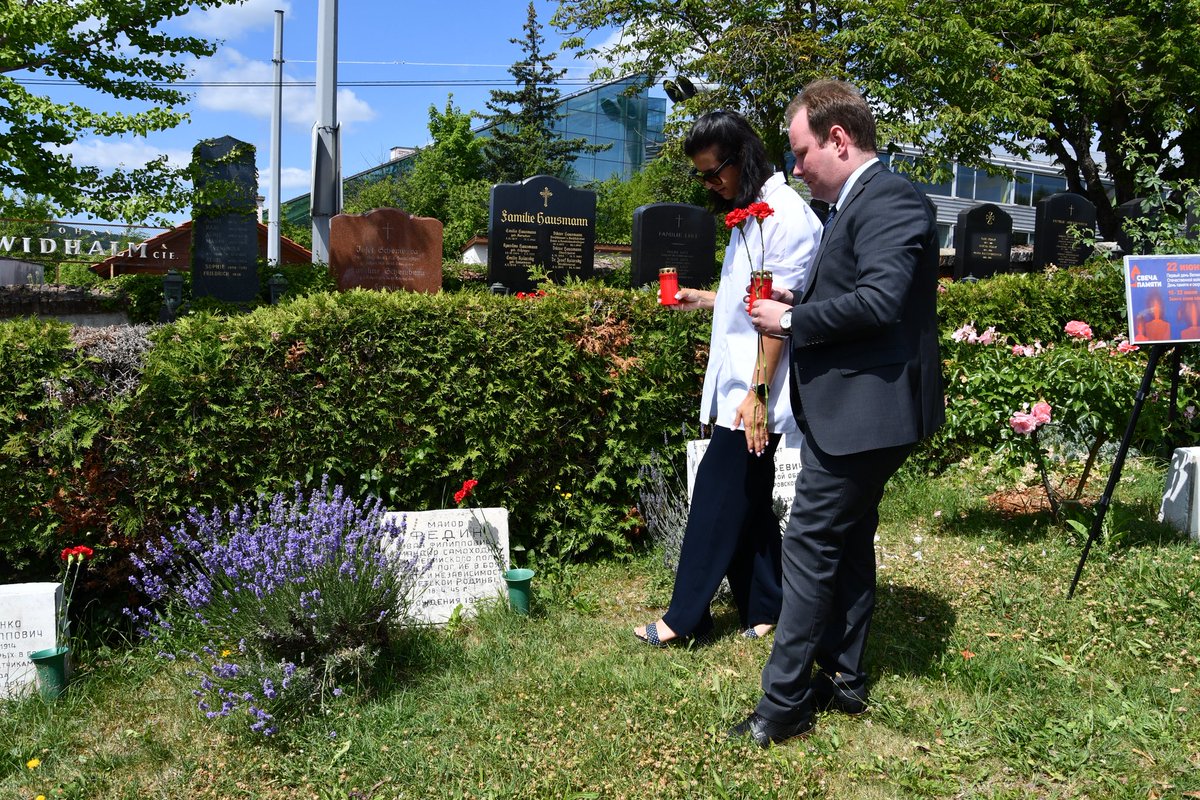 mission_rf's tweet photo. This year June 22 marks 80 years since the beginning of the #GreatPatrioticWar. Our Mission participated in the #CandleOfMemory ceremony at the Baumgarten cemetry to honour all fallen during war.
We thank our colleagues from 🇷🇺Russian House in Vienna.
#22june1941 https://t.co/bPHTY4Tim9
