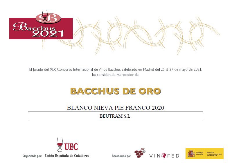 martue_nieva's tweet photo. Súper orgullosos de todo el equipo de Martúe &amp; Blanco Nieva por este Baco de Oro para nuestro Pie Franco 2020, @dorueda 

Este es un premio para todos, porque todos lo han hecho posible. 

Mil gracias @UECatadores 

#premiosbaco #bacchus #dorueda #bacodeoro https://t.co/0bjABt3bV0