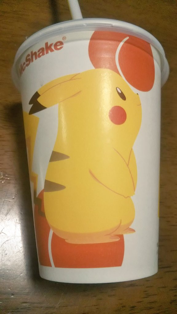 Pink Iguana ピンクイグアナ V Twitter ピカチュウの横顔かわいくてすき 黄桃味おいしかったよ 写真の下手さとテーブルの傷は気にしないで 笑 理樹