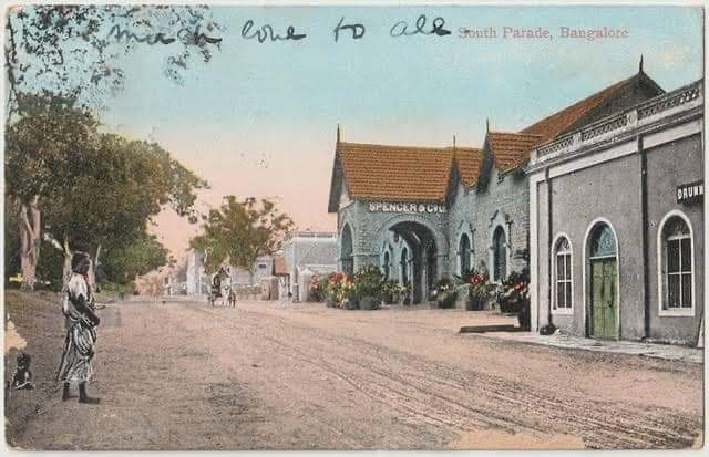 natarajgowda's tweet photo. Vintage pictures of South Parade (post independence called M.G.Road since 1948). 
#Bengaluru #DynamicCity #mgroad #Heritage https://t.co/8lgxWHaoCJ