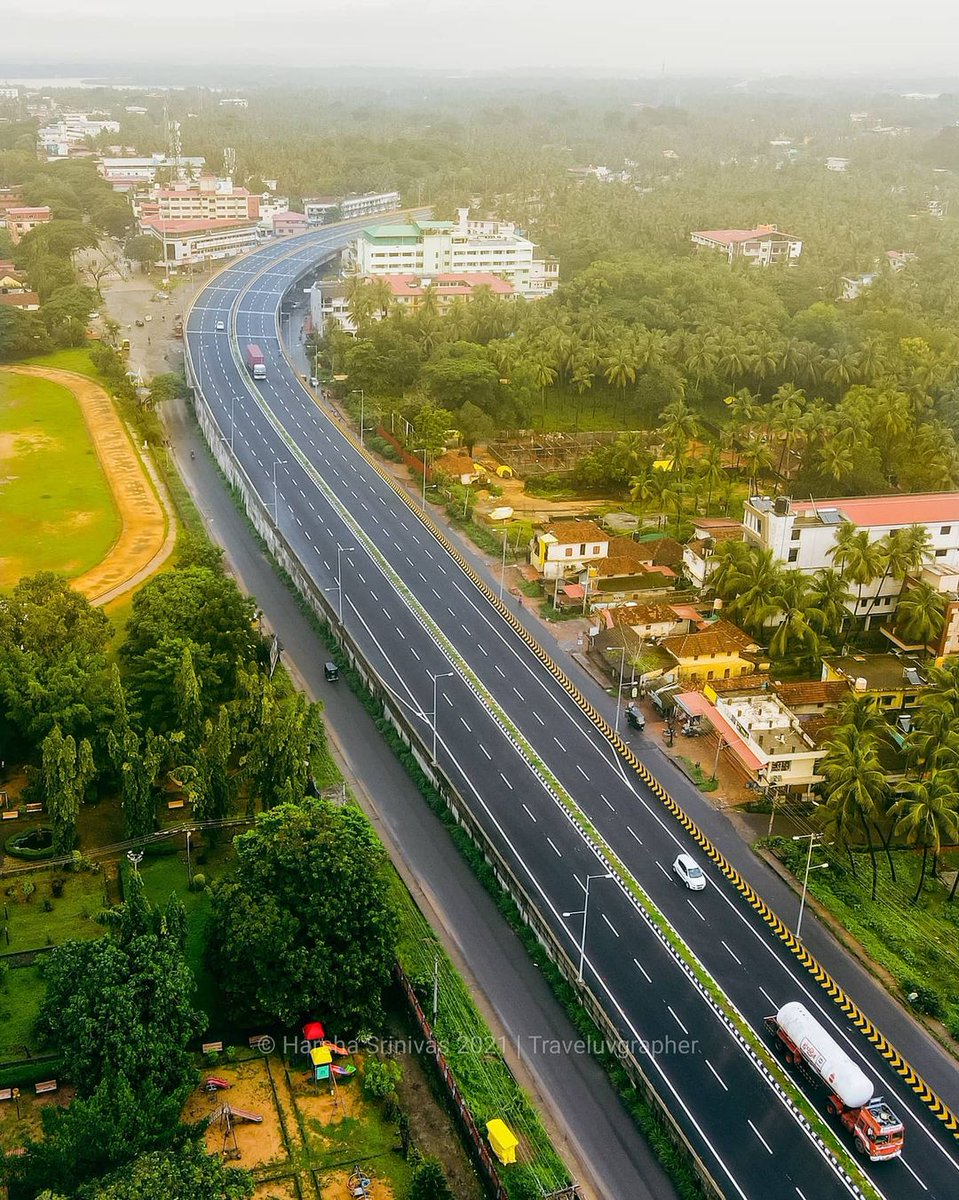 MangaloreCity's tweet photo. Shastri Circle Flyover on the NH 66 in Kundapura 🛣️🚍

(📸: @harshasshet) https://t.co/v1Tk5qftGZ