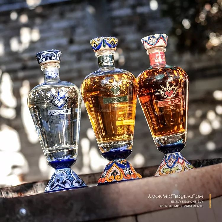 tequilamormio's tweet photo. The best gifts always come three at a time. #AmorMioTequila #Premium https://t.co/eukWU0SMr4