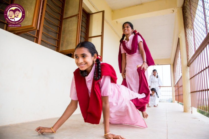 aolschools's tweet photo. "When you are natural, when you don't pretend, then you are very close to the Divine." - Gurudev @SriSri 
#EducationForAll #GiftASmile #IncredibleIndia @Bhanujgd https://t.co/edoj4GiF8A
