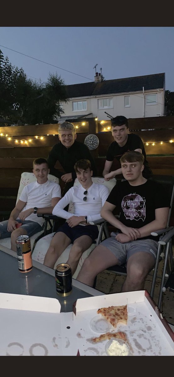 Rossmalcolm53's tweet photo. Happy birthday @Daniel_longg have a good one and I’ll see you later for a drink🍺 https://t.co/3UGZMeedHu